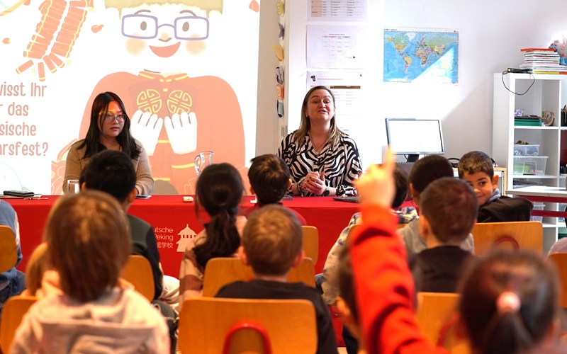 Lesung f�r die 1. Klassen mit Rabea Glotz und Raines 